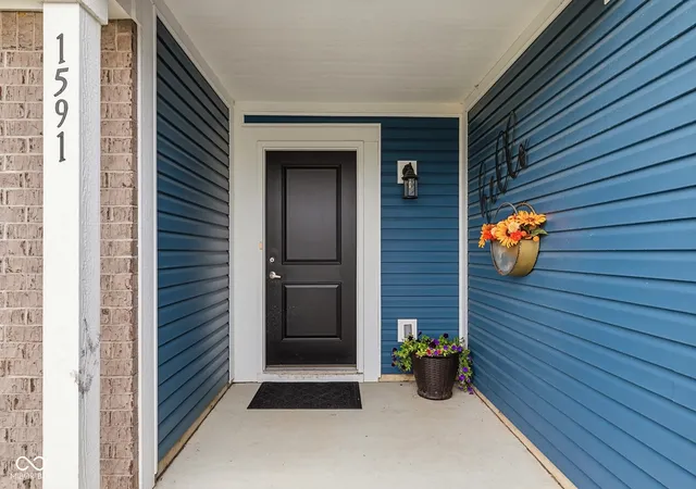 Photo 3 of Single family home for sale at 1591 N Sailboat Dr, Greenfield, IN 46140 | MLS# 22126442 | Listing updated on 2026-09-29