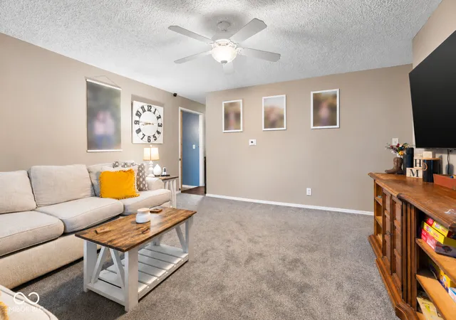 Photo 3 of Sale Pending at 604 Center Dr, Frankfort, IN 46041 | MLS# 22126451 | Listing updated on 2026-09-21