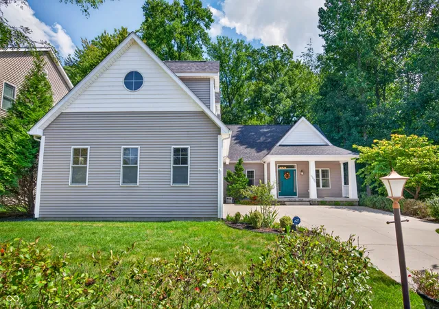 Photo 2 of Single family home for sale at 5600 Treeline Dr, Columbus, IN 47201 | MLS# 22126455 | Listing updated on 2026-09-22