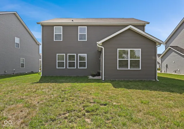 Photo 4 of Single family home for sale at 6018 Aspen Meadow Dr, Indianapolis, IN 46237 | MLS# 22126460 | Listing updated on 2026-10-02