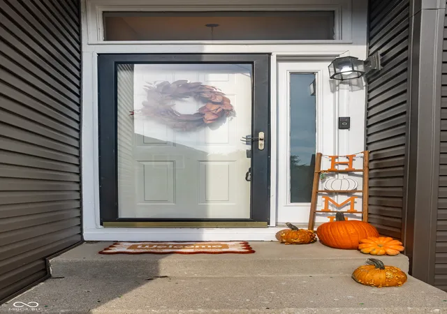 Photo 2 of Townhouse for sale at 9530 Behner Ln, Indianapolis, IN 46250 | MLS# 22126461 | Listing updated on 2026-09-17