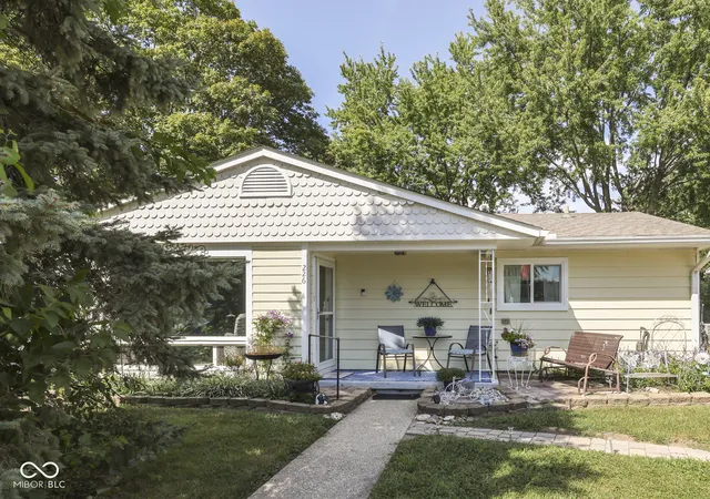 Photo 2 of Single family home for sale at 226 W Harriman Ave, Bargersville, IN 46106 | MLS# 22126468 | Listing updated on 2026-09-17