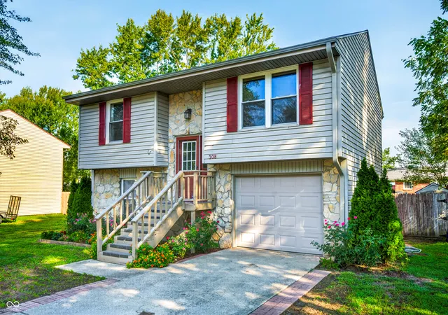 Photo 3 of Single family home for sale at 308 Glenbrook Dr, Seymour, IN 47274 | MLS# 22126497 | Listing updated on 2026-09-17