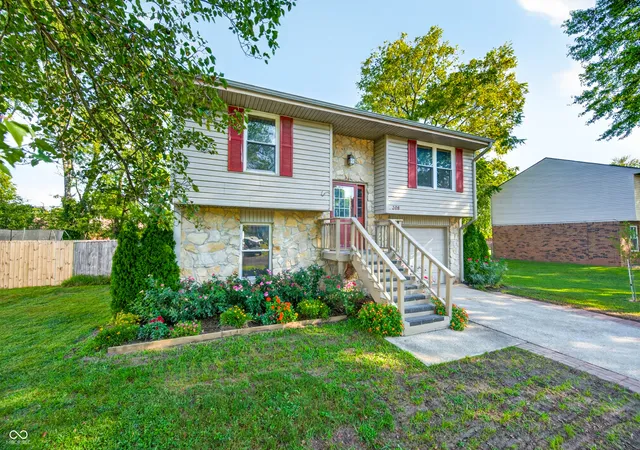 Photo 4 of Single family home for sale at 308 Glenbrook Dr, Seymour, IN 47274 | MLS# 22126497 | Listing updated on 2026-09-17