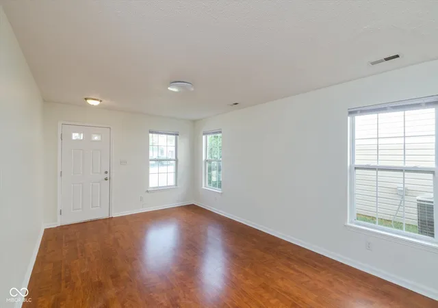 Photo 4 of Single family home for sale at 3913 Candle Berry Dr, Indianapolis, IN 46235 | MLS# 22126526 | Listing updated on 2026-09-16