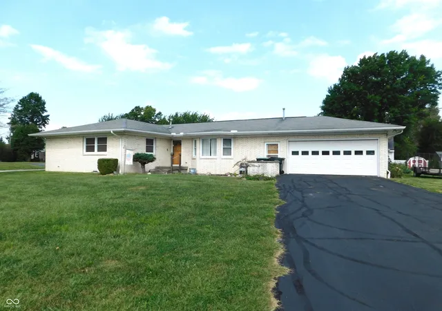 Photo 2 of Single family home for sale at 1000 N East St, Greensburg, IN 47240 | MLS# 22126546 | Listing updated on 2026-10-05
