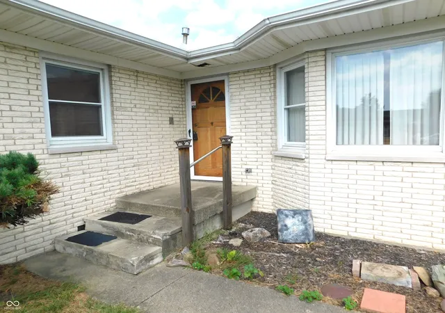 Photo 3 of Single family home for sale at 1000 N East St, Greensburg, IN 47240 | MLS# 22126546 | Listing updated on 2026-10-05