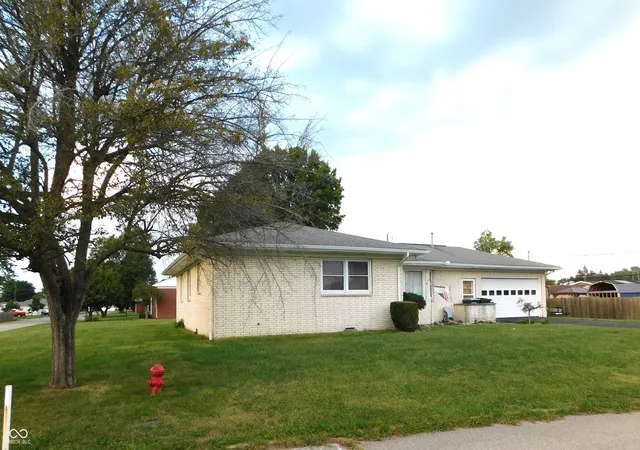 Photo 3 of Single family home for sale at 1000 N East St, Greensburg, IN 47240 | MLS# 22126546 | Listing updated on 2026-10-05
