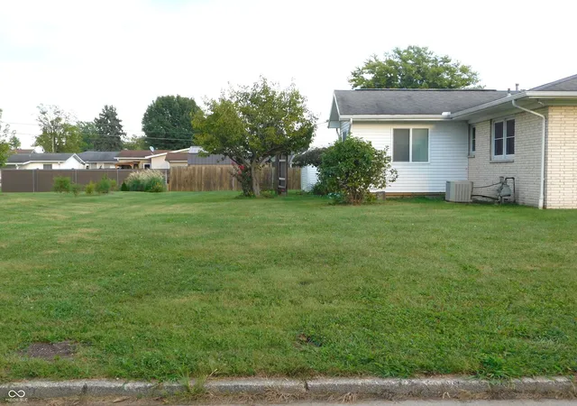 Photo 4 of Single family home for sale at 1000 N East St, Greensburg, IN 47240 | MLS# 22126546 | Listing updated on 2026-10-05