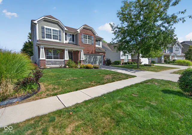 Photo 2 of Single family home for sale at 1334 Old Heritage Pl, Greenwood, IN 46143 | MLS# 22126549 | Listing updated on 2026-10-23