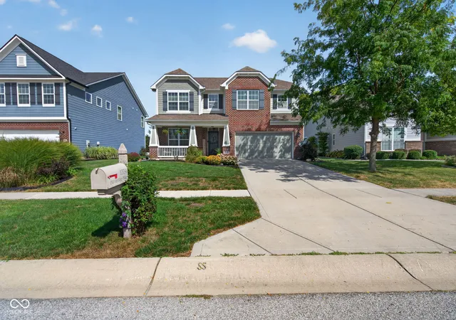 Photo 3 of Single family home for sale at 1334 Old Heritage Pl, Greenwood, IN 46143 | MLS# 22126549 | Listing updated on 2026-10-23