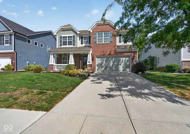 Photo 3 of Single family home for sale at 1334 Old Heritage Pl, Greenwood, IN 46143 | MLS# 22126549 | Listing updated on 2026-10-23