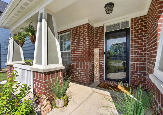 Photo 4 of Single family home for sale at 1334 Old Heritage Pl, Greenwood, IN 46143 | MLS# 22126549 | Listing updated on 2026-10-23