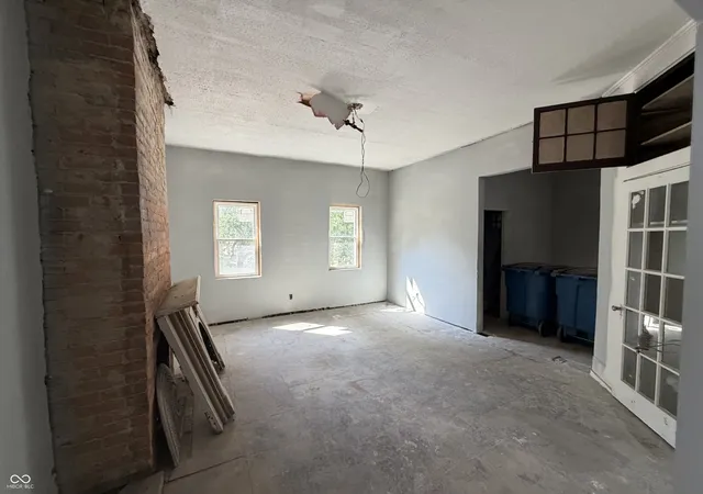 Photo 4 of House for sale at 604 S Center St, Terre Haute, IN 47807 | MLS# 22126559 | Listing updated on 2026-09-18