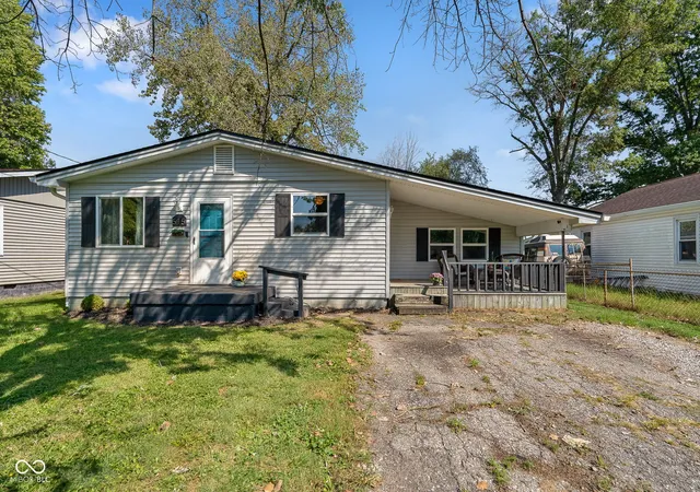 Photo 2 of Single family home for sale at 515 Jewell St, Columbus, IN 47203 | MLS# 22126562 | Listing updated on 2026-09-17