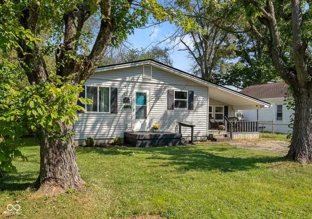 Photo 3 of Single family home for sale at 515 Jewell St, Columbus, IN 47203 | MLS# 22126562 | Listing updated on 2026-09-17