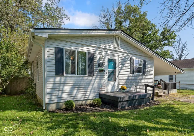 Photo 3 of Single family home for sale at 515 Jewell St, Columbus, IN 47203 | MLS# 22126562 | Listing updated on 2026-09-17