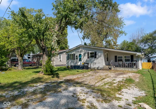 Photo 4 of Single family home for sale at 515 Jewell St, Columbus, IN 47203 | MLS# 22126562 | Listing updated on 2026-09-17