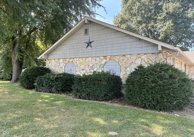 Photo 3 of Single family home for sale at 4003 W Fairview Rd, Greenwood, IN 46142 | MLS# 22126583 | Listing updated on 2026-09-25