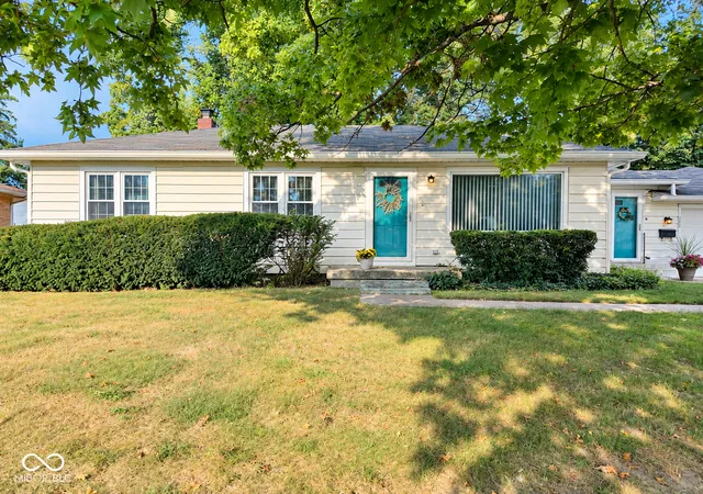 Photo 3 of Single family home for sale at 924 N Boehning St, Indianapolis, IN 46219 | MLS# 22126589 | Listing updated on 2026-10-03