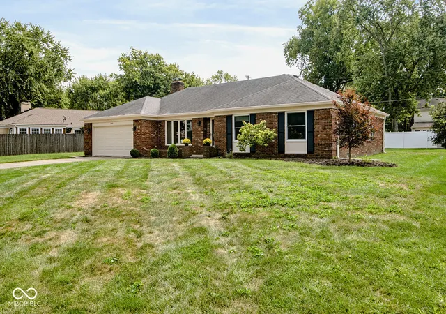 Photo 2 of Single family home for sale at 1645 Kingsley Dr, Anderson, IN 46011 | MLS# 22126609 | Listing updated on 2026-09-24