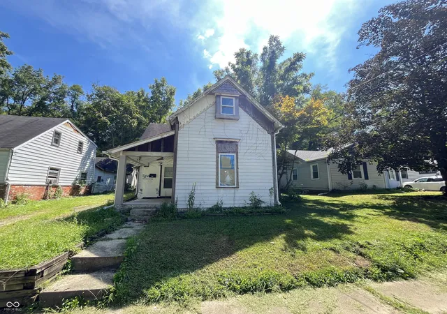 Photo 2 of Sale Pending at 2215 W 9th Street, Anderson, IN 46016 | MLS# 22126627 | Listing updated on 2026-09-28