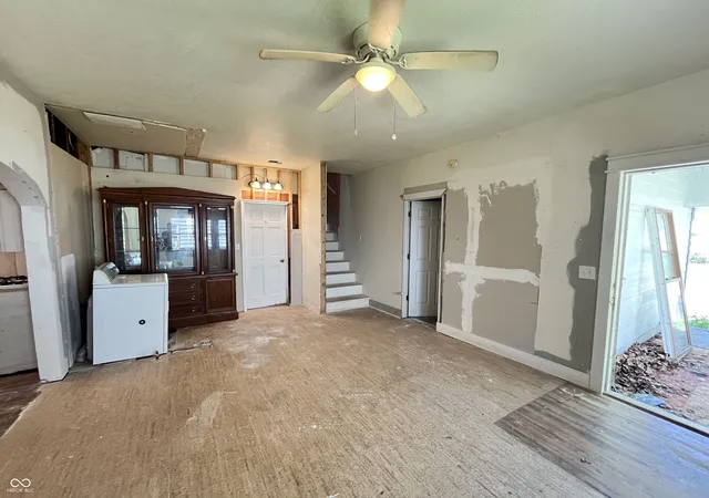 Photo 3 of Sale Pending at 2215 W 9th Street, Anderson, IN 46016 | MLS# 22126627 | Listing updated on 2026-09-28