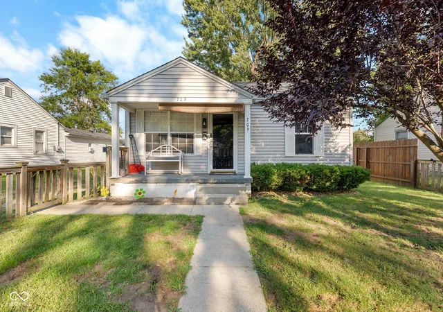 Photo 1 of Single family home for sale at 709 S Vine St, Seymour, IN 47274 | MLS# 22126685 | Listing updated on 2026-09-18