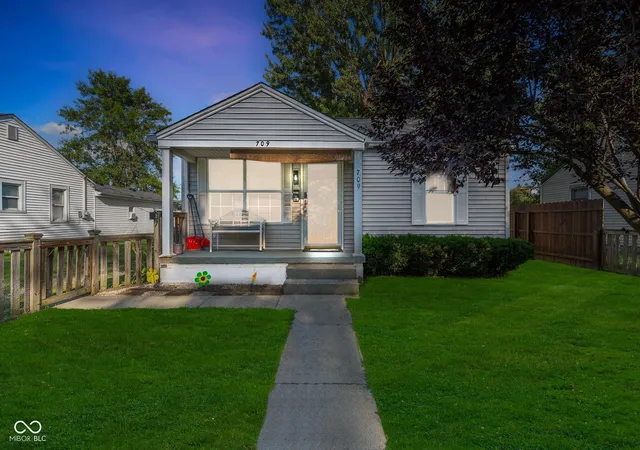 Photo 2 of Single family home for sale at 709 S Vine St, Seymour, IN 47274 | MLS# 22126685 | Listing updated on 2026-09-18