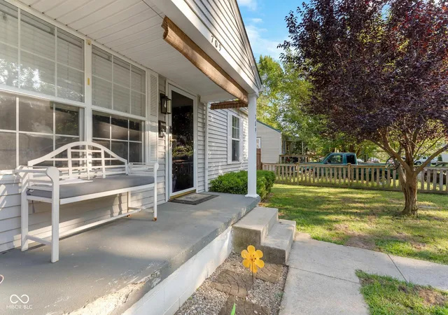 Photo 3 of Single family home for sale at 709 S Vine St, Seymour, IN 47274 | MLS# 22126685 | Listing updated on 2026-09-18
