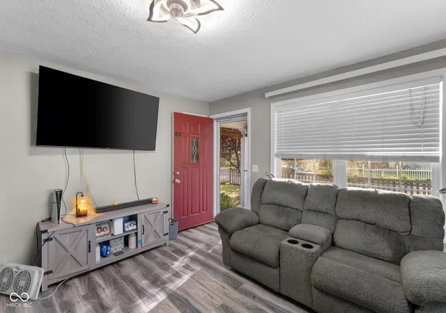 Photo 3 of Single family home for sale at 709 S Vine St, Seymour, IN 47274 | MLS# 22126685 | Listing updated on 2026-09-18