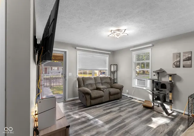 Photo 4 of Single family home for sale at 709 S Vine St, Seymour, IN 47274 | MLS# 22126685 | Listing updated on 2026-09-18