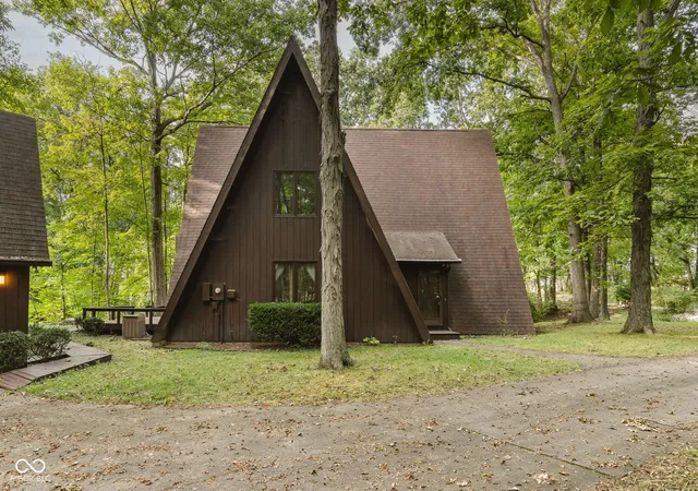 Photo 4 of Single family home for sale at 32 Al Mar Ct, Bargersville, IN 46106 | MLS# 22126701 | Listing updated on 2026-09-17