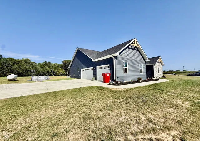 Photo 3 of Sale Pending at 2540 W Grubb Ln, Covington, IN 47932 | MLS# 22126707 | Listing updated on 2026-09-22