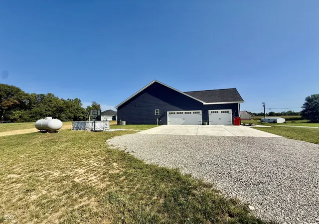 Photo 3 of Sale Pending at 2540 W Grubb Ln, Covington, IN 47932 | MLS# 22126707 | Listing updated on 2026-09-22