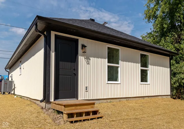 Photo 3 of Single family home for sale at 1028 Ave B, Greencastle, IN 46135 | MLS# 22126864 | Listing updated on 2026-09-18