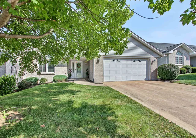 Photo 1 of Townhouse for sale at 5009 Lake Ridge Dr, Quincy, IL 62305 | MLS# 100539132 | Listing updated on 2026-09-22