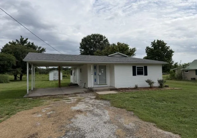 Photo 1 of Single family home for sale at 404 N Oak St, Loraine, IL 62349 | MLS# 100539134 | Listing updated on 2026-09-22
