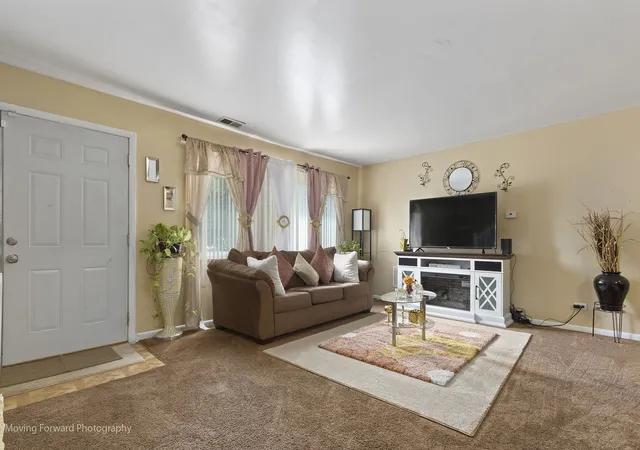 Photo 2 of Single family home for sale at 109 Walnut St, Park Forest, IL 60466 | MLS# 12418815 | Listing updated on 2026-09-22