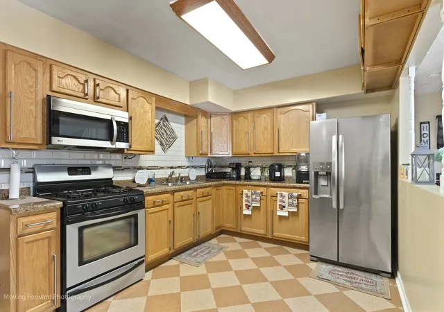 Photo 3 of Single family home for sale at 109 Walnut St, Park Forest, IL 60466 | MLS# 12418815 | Listing updated on 2026-09-22