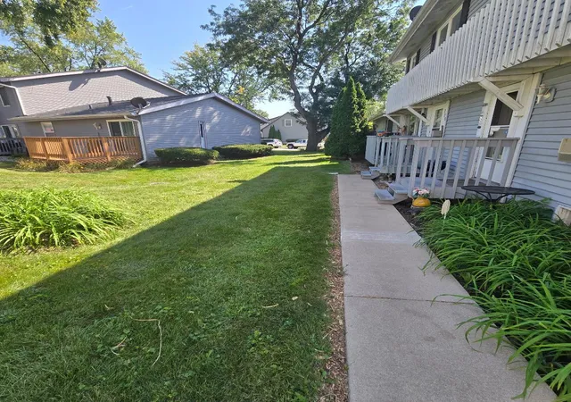 Listing Photo 4 - Condo for sale in building located at 228 Elkhorn Ct, Bolingbrook, IL 60440 - Unit #B