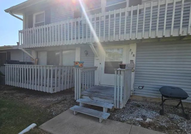 Listing Photo 5 - Condo for sale in building located at 228 Elkhorn Ct, Bolingbrook, IL 60440 - Unit #B