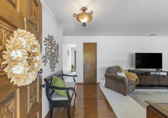 Photo 3 of Single family home for sale at 20651 Thomas Dr, Lockport, IL 60441 | MLS# 12482627 | Listing updated on 2026-09-09