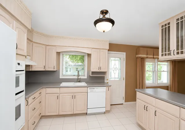 Photo 2 of Single family home for sale at 917 W Army Trl Blvd, Addison, IL 60101 | MLS# 12560119 | Listing updated on 2026-09-17