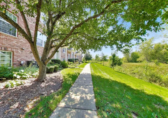 Listing Photo 4 - Condo for sale in building located at 2478 Anna Wy, Elgin, IL 60124 - Unit #2478