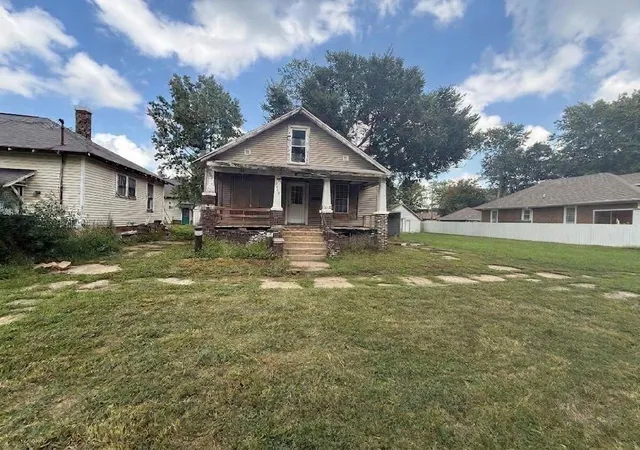 Single family home for sale at 2516 Pine Ave, Mattoon, IL 61938 | MLS# 12585954 | Listing updated on 2026-09-19