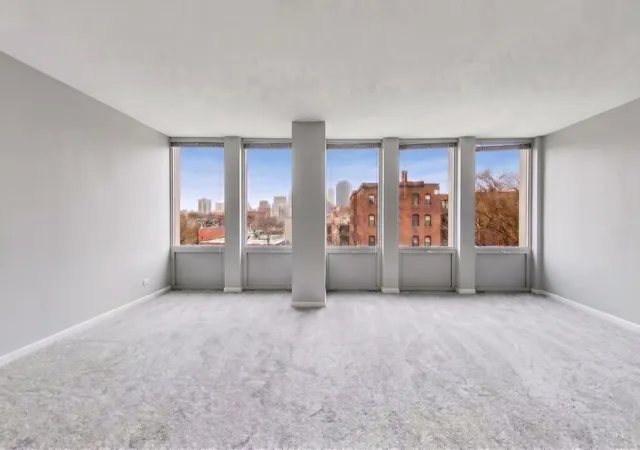 Listing Photo 4 - Condo for sale in building located at 444 W Fullerton Pkwy, Chicago, IL 60614 - Unit #305