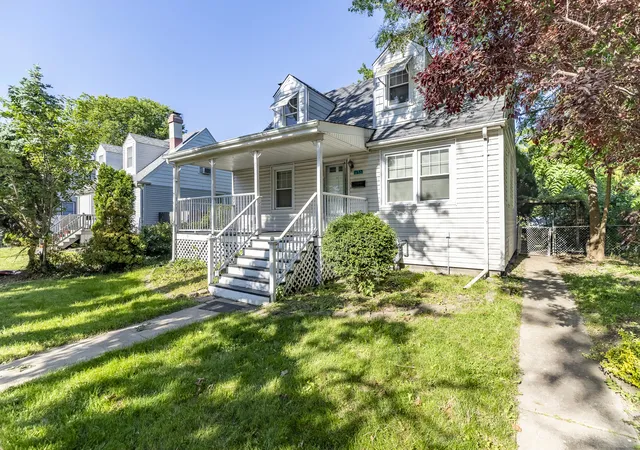 Photo 3 of Single family home for sale at 17633 Roy St, Lansing, IL 60438 | MLS# 12607701 | Listing updated on 2026-09-22