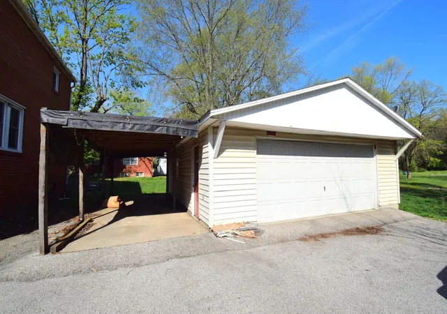 Photo 3 of Single family home for sale at 2308 Logan St, Mount Vernon, IL 62864 | MLS# 12613331 | Listing updated on 2026-10-04