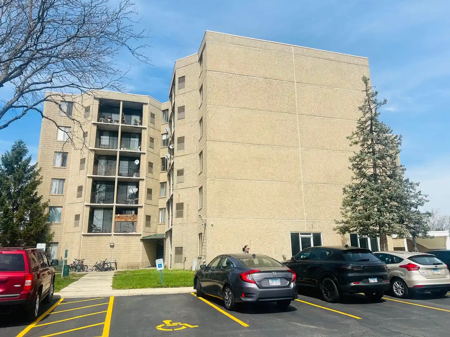 Listing Photo 2 - Condo for sale in 1750 N Marywood Ave located at 1750 N Marywood Ave, Aurora, IL 60505 - Unit #513